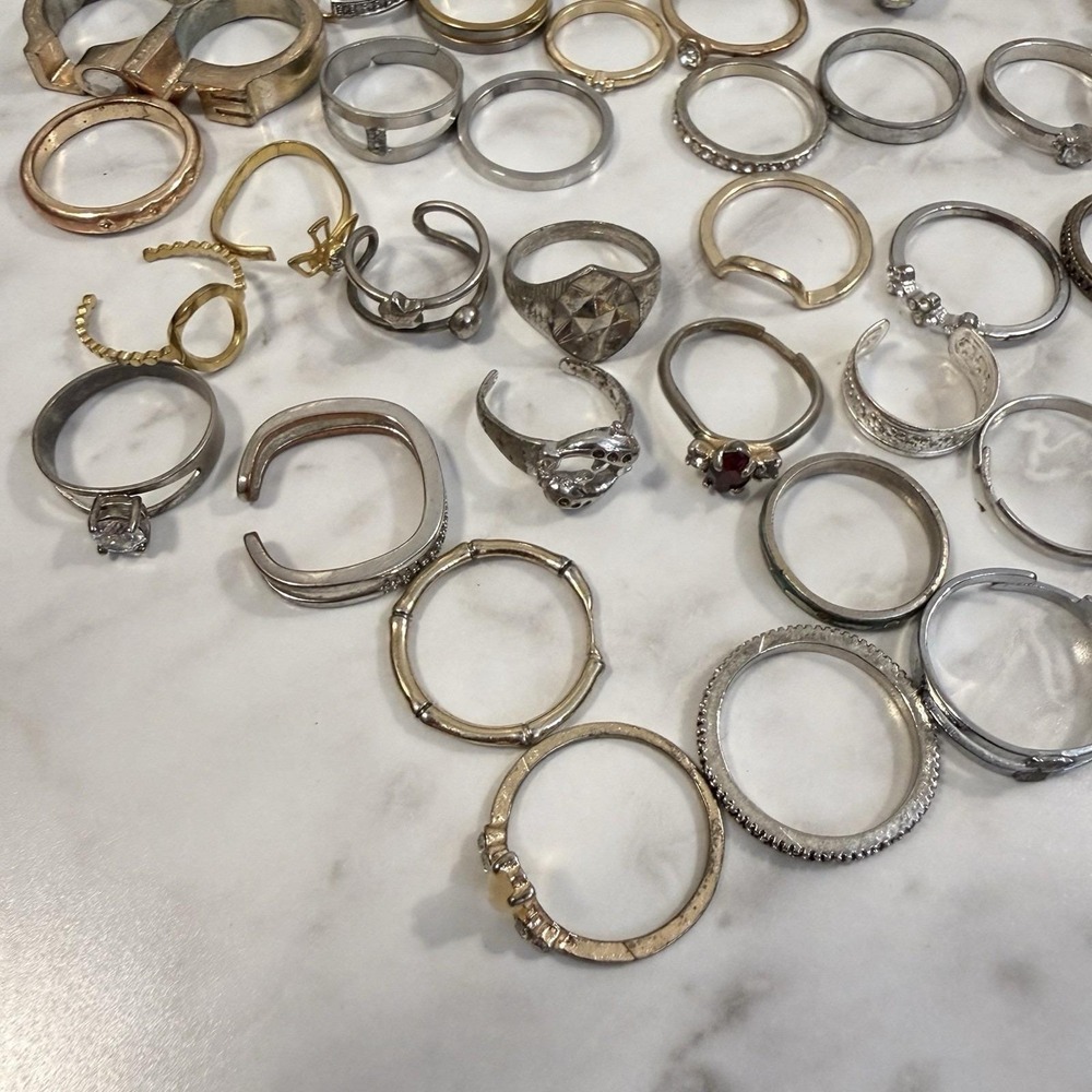 73pc Bulk Fashion Rings Rhinestone Metal Craft Junk Ring Lot Costume 9 oz - Picture 4 of 5